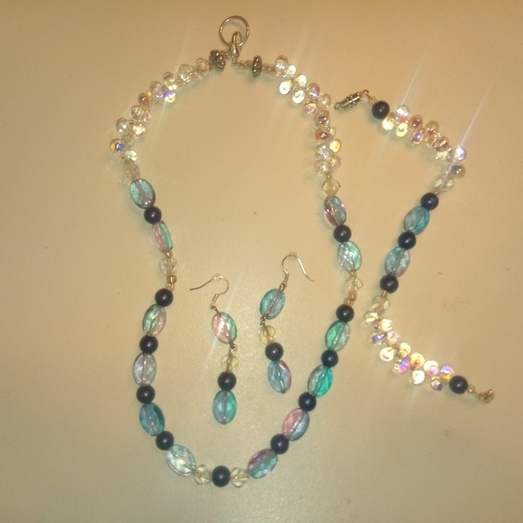 3pc Jewelry Set incl Necklace, bracelet & earrings - Picture 4 of 5